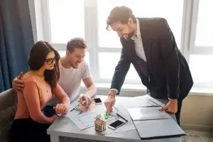 advogado apresentando solucoes de planejamento sucessorio